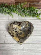 Load image into Gallery viewer, Septarian Calcite Heart Bowl