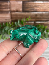 Load image into Gallery viewer, Malachite Frog Carving