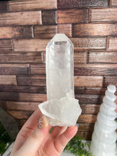 Load image into Gallery viewer, Clear Quartz Point