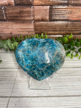 Load image into Gallery viewer, Blue Apatite Heart