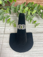 Load image into Gallery viewer, Peridot SZ 6 Sterling Silver Ring