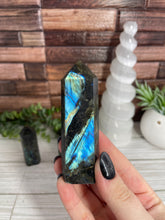 Load image into Gallery viewer, Labradorite Tower