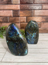 Load image into Gallery viewer, Labradorite Freeform