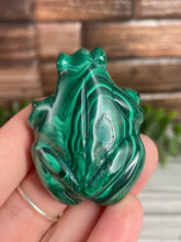 Load image into Gallery viewer, Malachite Frog Carving