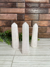 Load image into Gallery viewer, Mangano Calcite Tower