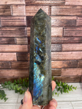 Load image into Gallery viewer, Labradorite Tower Large