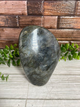 Load image into Gallery viewer, Labradorite Freeform