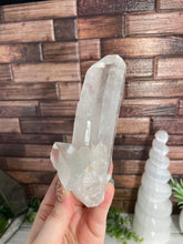 Load image into Gallery viewer, Clear Quartz Point