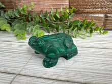 Load image into Gallery viewer, Malachite Frog Carving