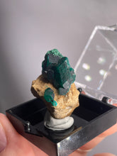 Load image into Gallery viewer, Dioptase With Malachite Small In Gem Box