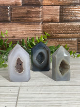 Load image into Gallery viewer, Druzy Agate Tower Small