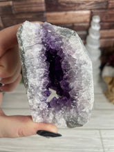 Load image into Gallery viewer, Amethyst Geode