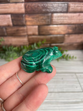 Load image into Gallery viewer, Malachite Frog Carving