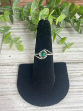 Load image into Gallery viewer, Malachite SZ 7 Sterling Silver Ring