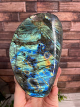 Load image into Gallery viewer, Labradorite Freeform