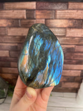 Load image into Gallery viewer, Labradorite Freeform