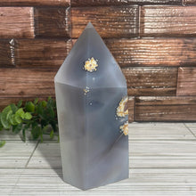 Load image into Gallery viewer, Druzy Agate Tower