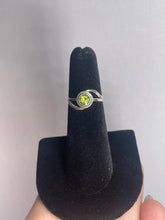 Load image into Gallery viewer, Peridot SZ 5 Sterling Silver Ring