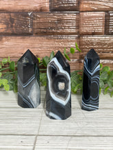 Load image into Gallery viewer, Dye Enhanced Black Agate Tower