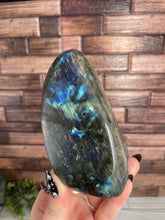 Load image into Gallery viewer, Labradorite Freeform