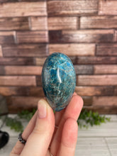 Load image into Gallery viewer, Blue Apatite Heart Medium